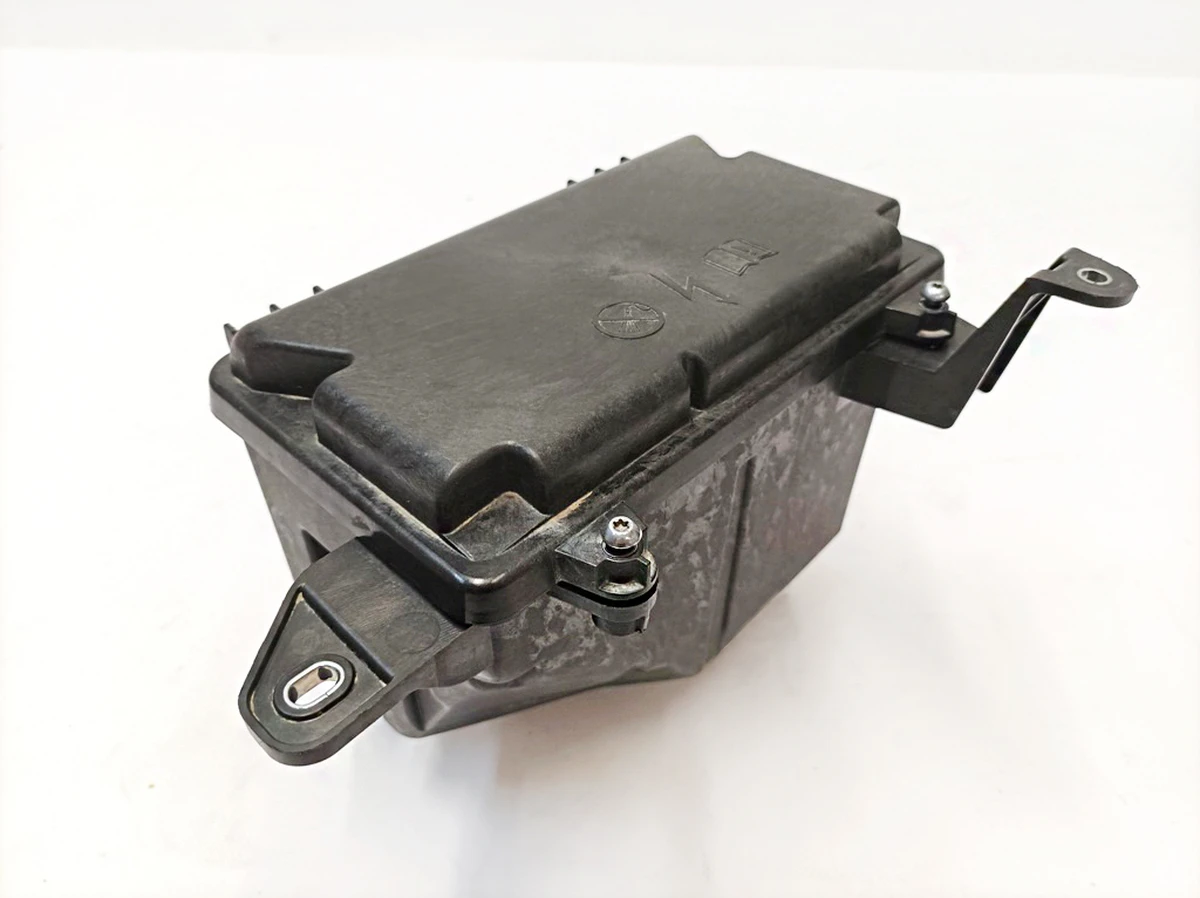 Короб защитный блока предохранителей и реле в сборе A2975401100 Mercedes EQS A2975401801