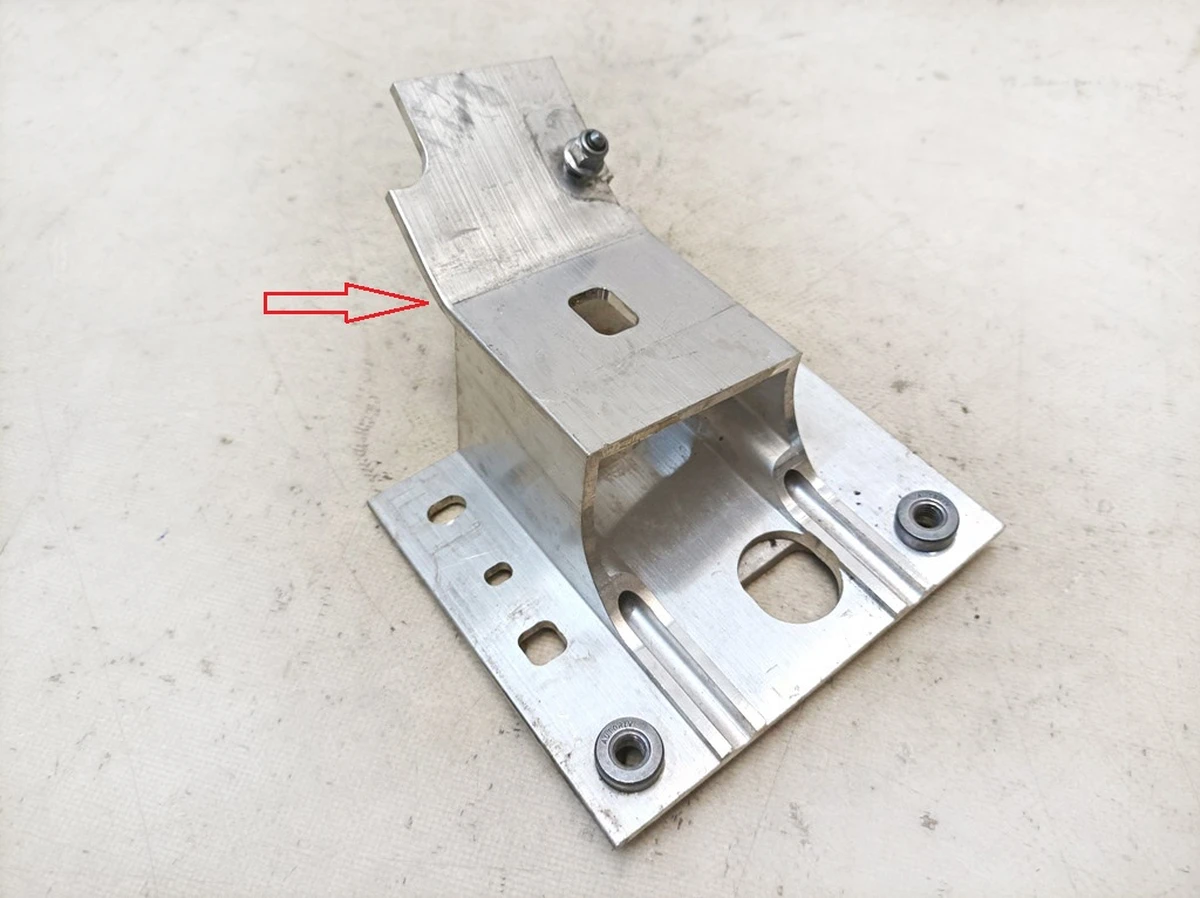 Кронштейн підсилювача переднього бампера лівий з пошкодженням Mercedes EQS A2976202900