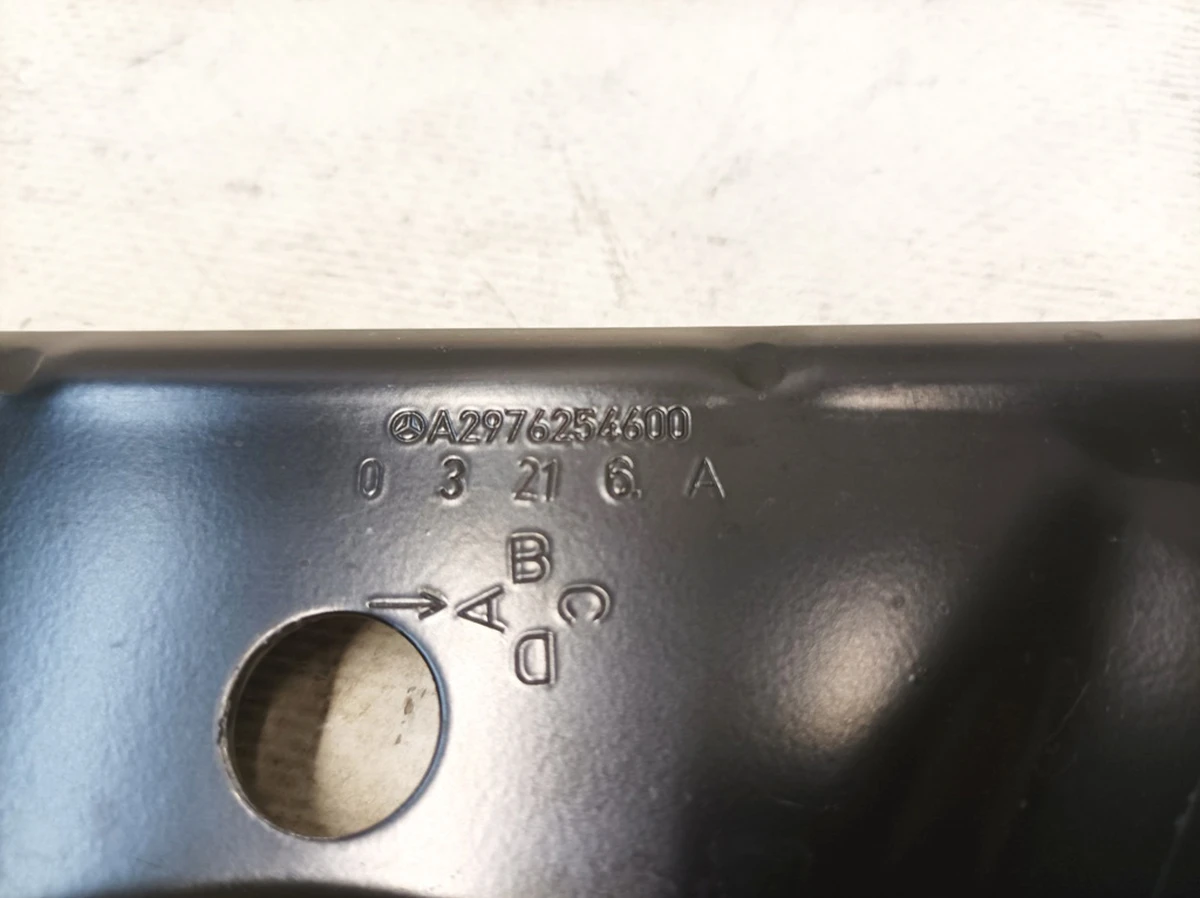 Кронштейн распорки передней панели с повреждением Mercedes EQS A2976254600