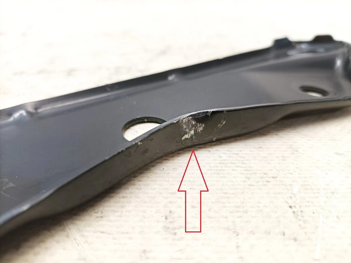 Кронштейн распорки передней панели с повреждением Mercedes EQS A2976254600