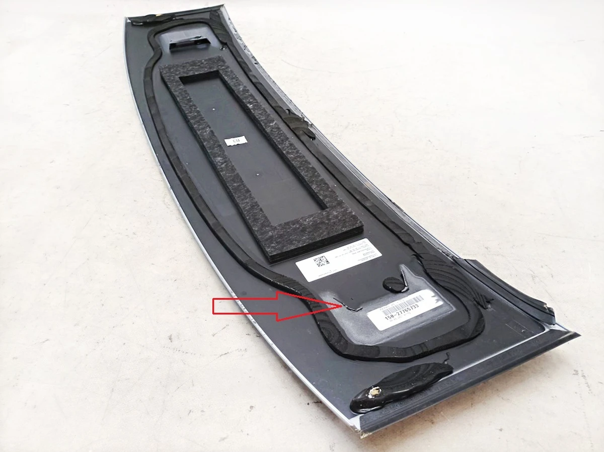Roof molding 922 Hightech Silber with damage Mercedes EQS A2976500700