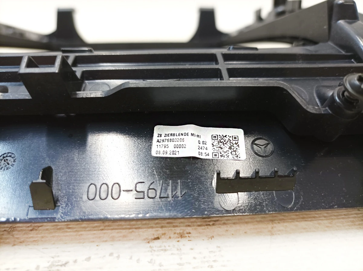 Накладка декоративная центральной консоли Mercedes EQS A2976803206