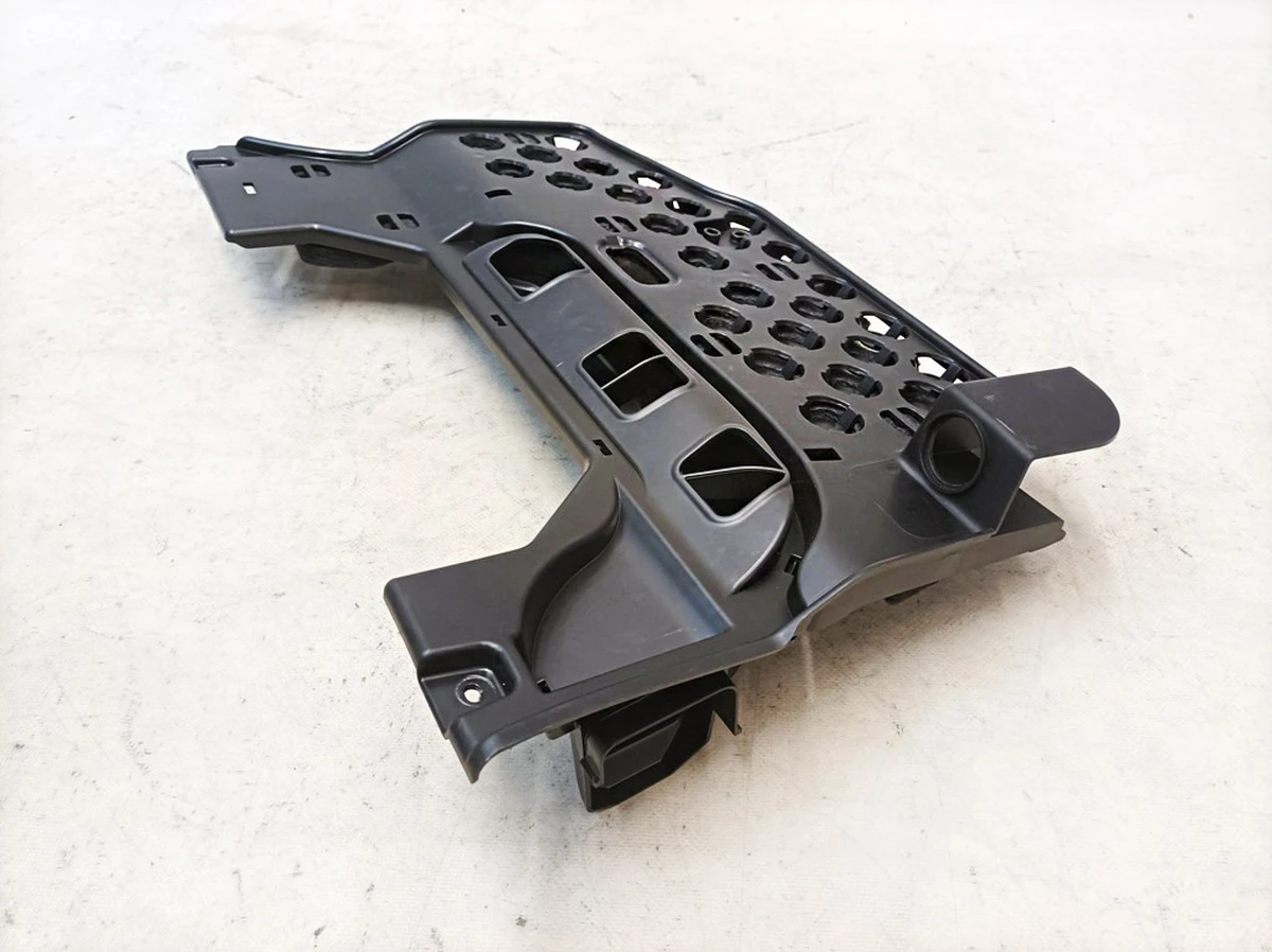 Накладка простору для ніг права з повітропроводом Mercedes EQS A2976804107