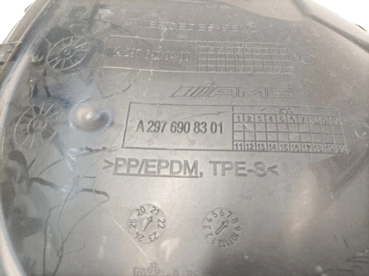 Підкрилок передній правий (передня частина) Mercedes EQS A2976908301