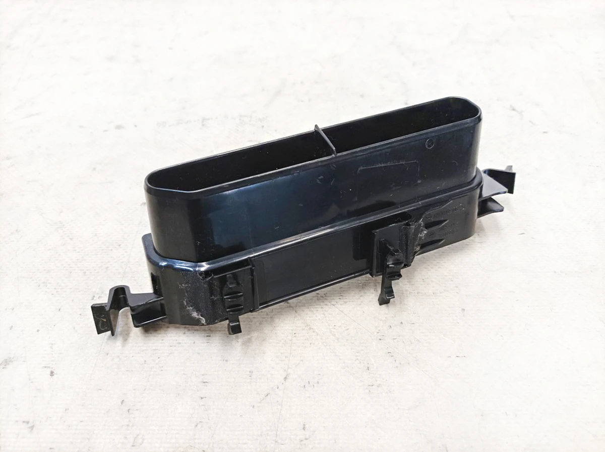 Тримач накладки стійки B лівий Mercedes EQS A2976909100