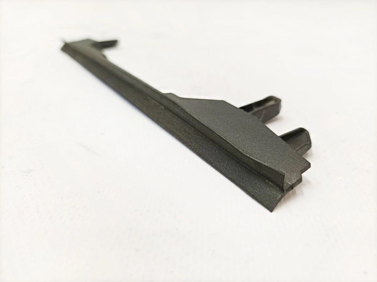 Облицювання кришки багажника верхня ліва Mercedes EQS A2976942100