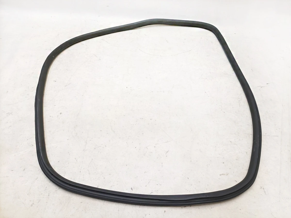 Ущільнювач дверей передніх правих Mercedes EQS A2976970200