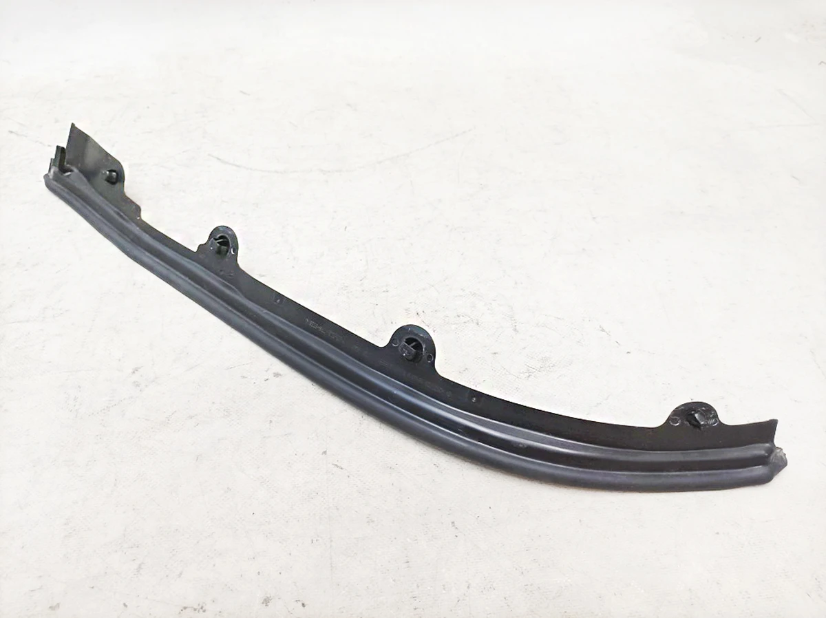 Ущільнювач дверей передніх правих Mercedes EQS A2977201800