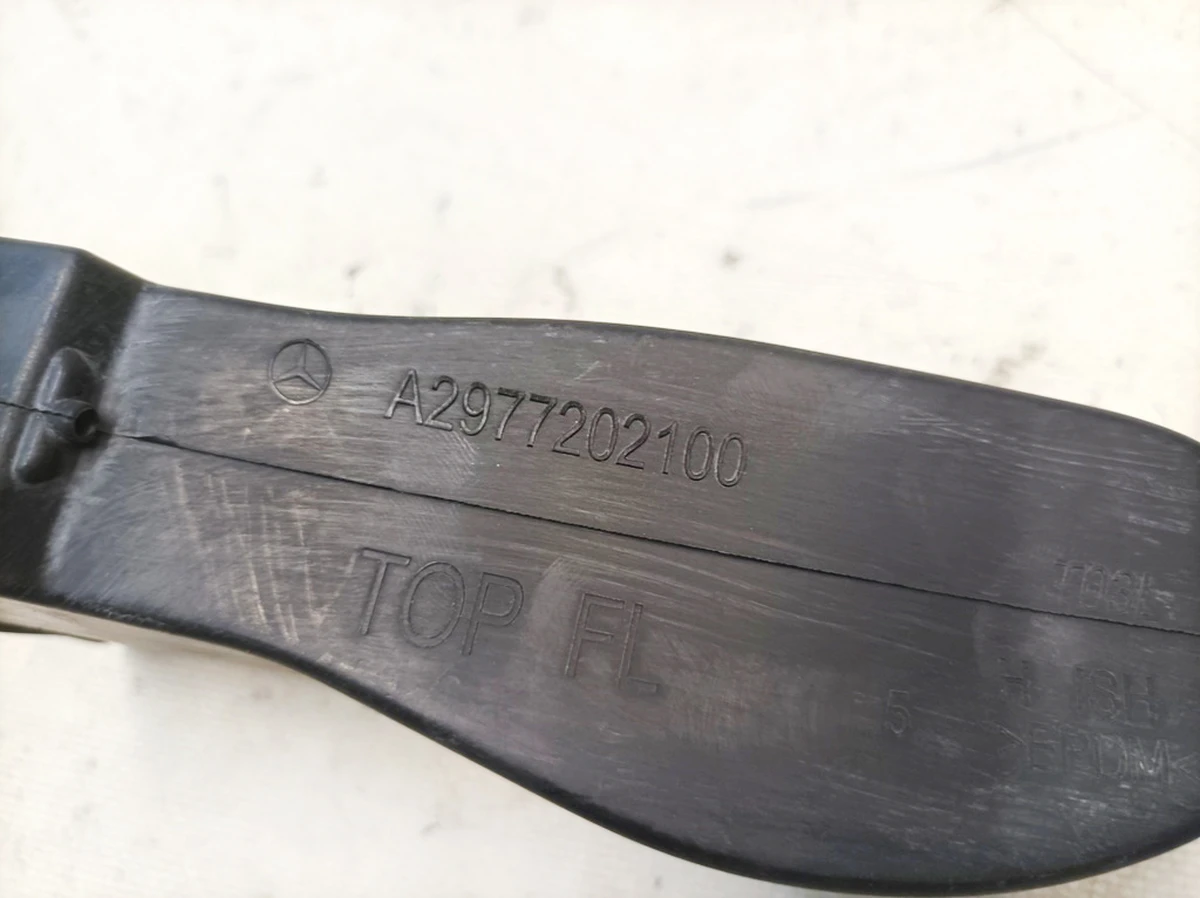 Пыльник ограничителя двери передней левой правой Mercedes EQS A2977230600