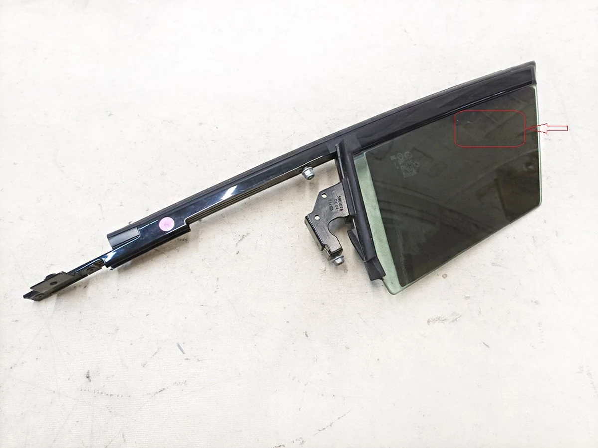 Скло дверей передніх правих (кватирка) з пошкодженням Mercedes EQS A2977203000