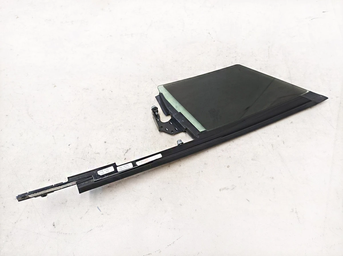 Скло дверей передніх правих (кватирка) з пошкодженням Mercedes EQS A2977203000