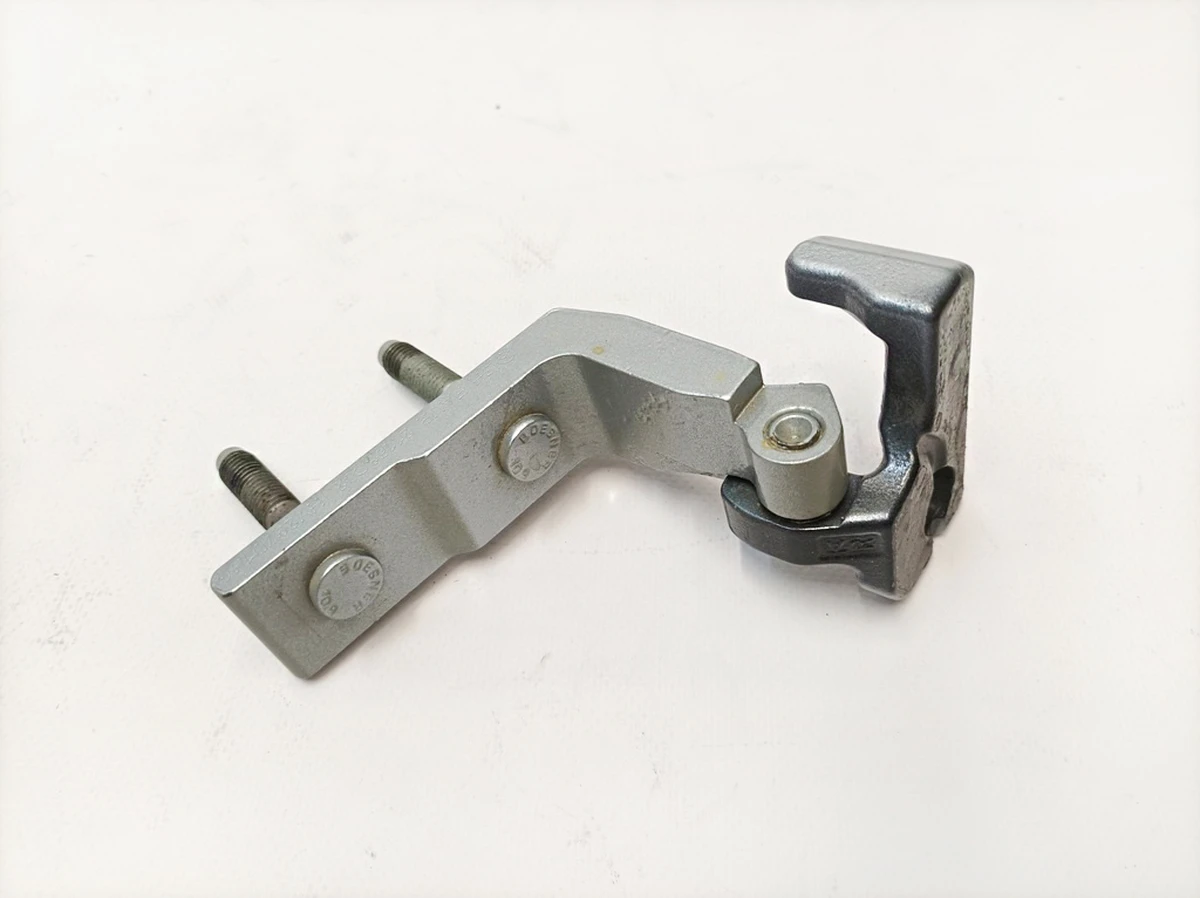 Петля дверей передньої правої верхньої (пошкоджена) 922 Hightech Silber Mercedes A2977206203