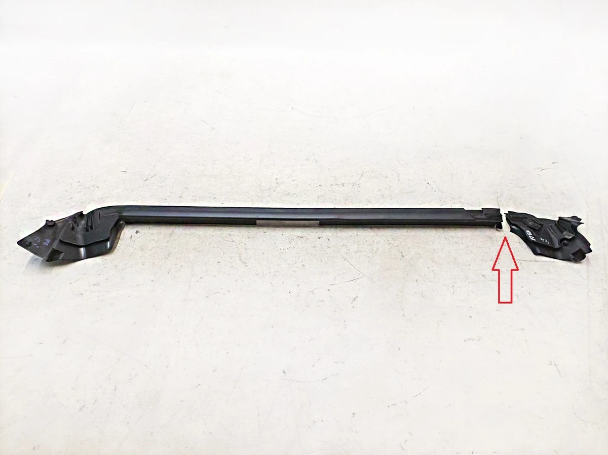 Ущільнювач скла дверей передніх правих з пошкодженням Mercedes EQS A2977250200