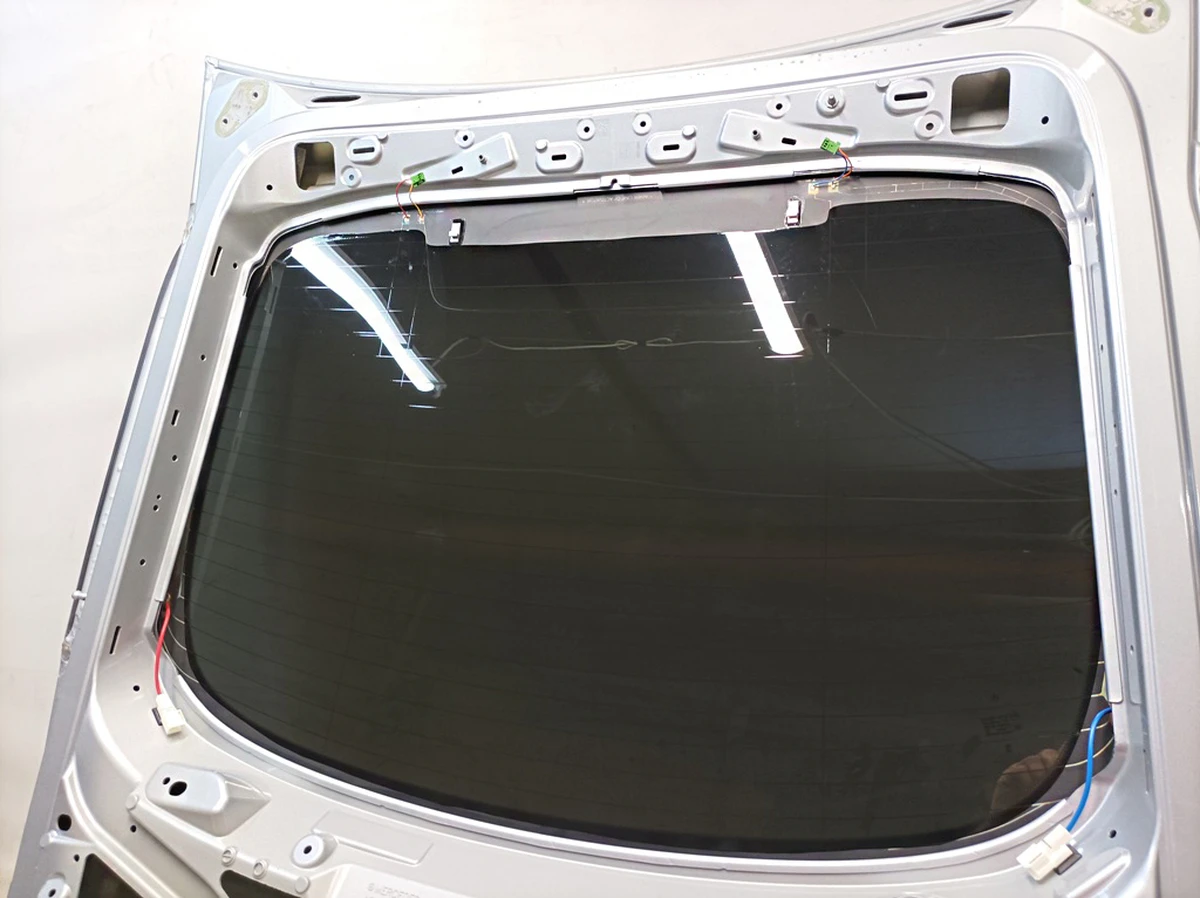 Кришка багажника в зборі (скло і спойлер) 922 Hightech Silber Mercedes EQS A2977400300