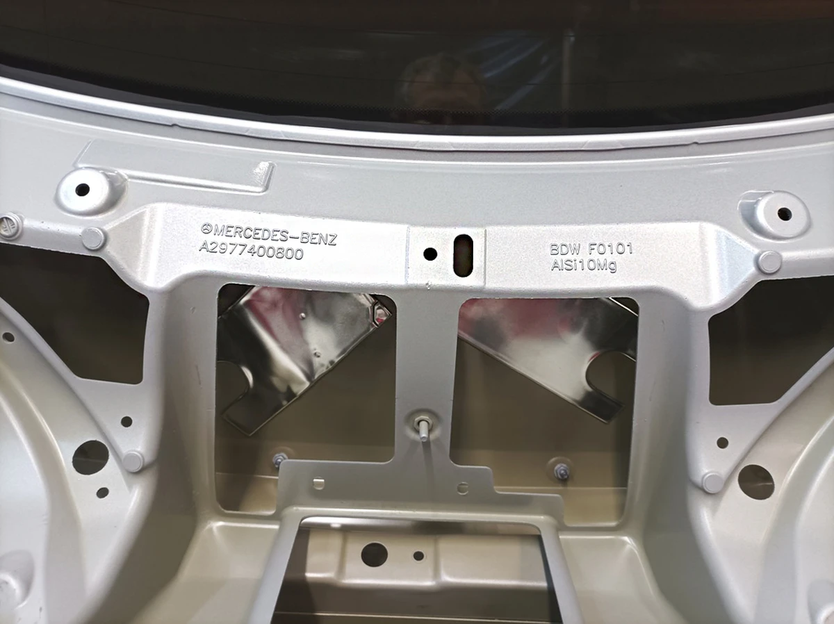 Кришка багажника в зборі (скло і спойлер) 922 Hightech Silber Mercedes EQS A2977400300