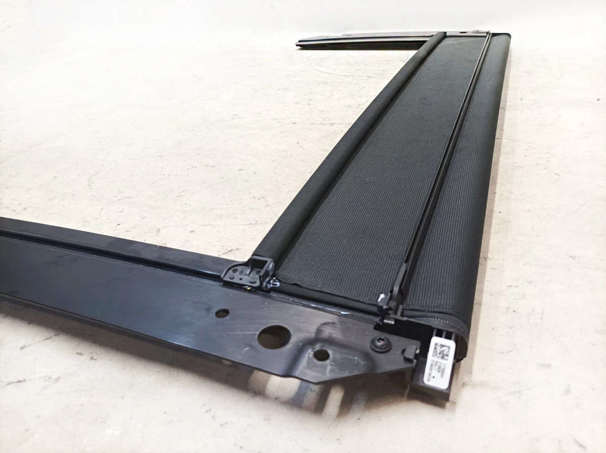 Sunshade mechanism for the panoramic sunroof of the second row of seats Mercedes EQS A2977801700