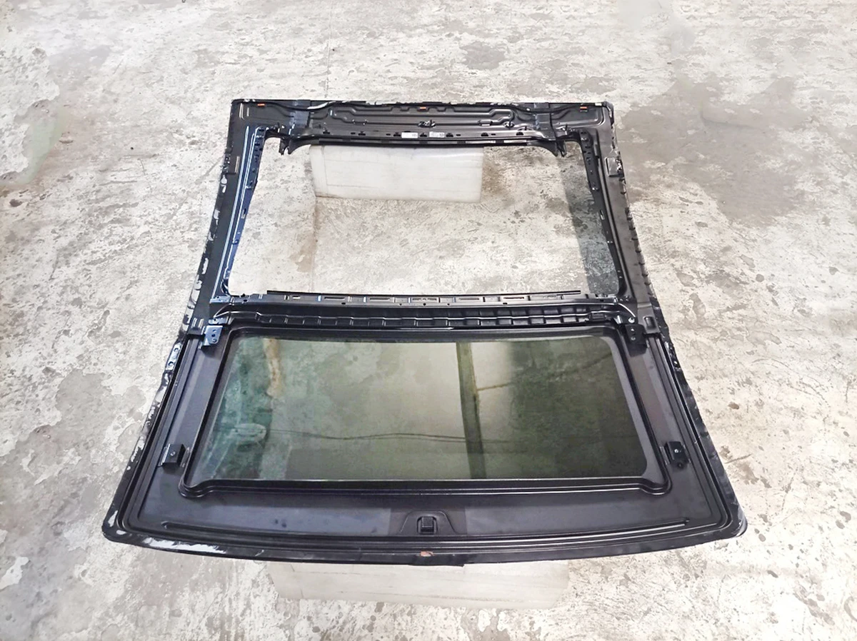 Рама панорамной крыши в сборе с уплотнителем люка и стеклом (царапины на стекле) Mercedes EQS A2977802300