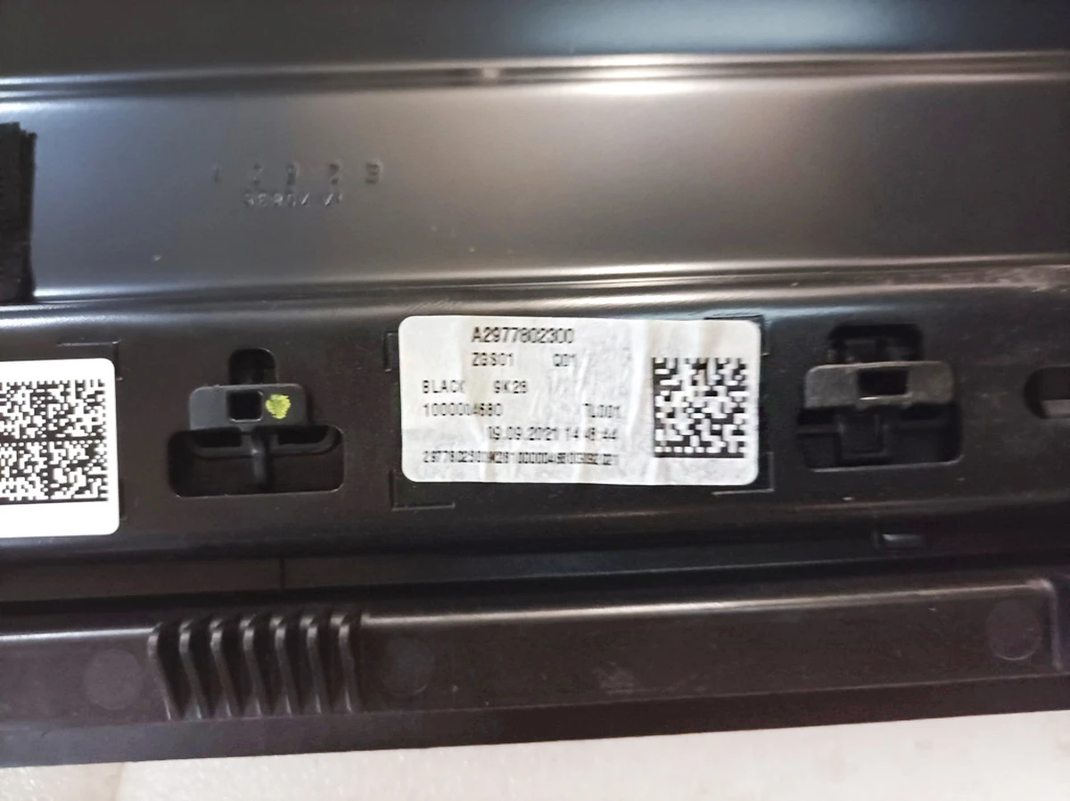 Рама панорамной крыши в сборе с уплотнителем люка и стеклом (царапины на стекле) Mercedes EQS A2977802300