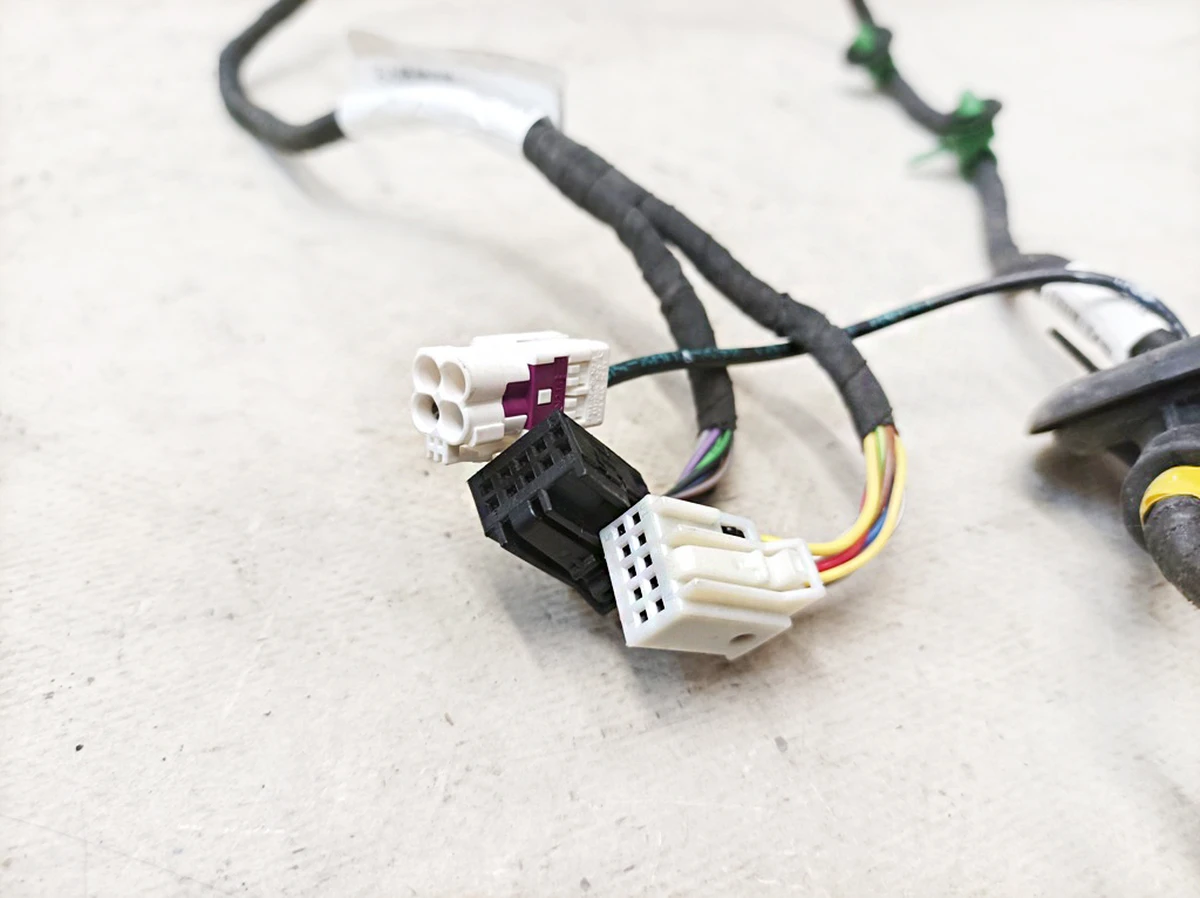 Дзеркало зовнішнє ліве в зборі 922 Hightech Silber (подряпини на корпусі) Mercedes EQS A2978107701