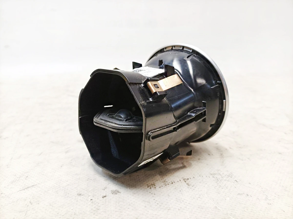 Дефлектор вентиляційний з підсвіткою лівий правий Mercedes EQS A2978304100