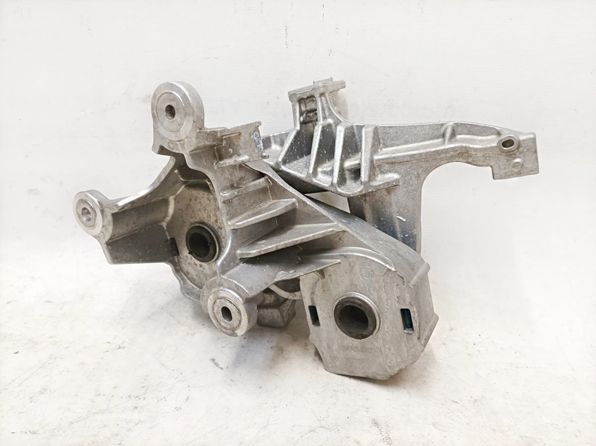 Опора компрессора кондиционера эластомерная внешняя правая в сборе Mercedes EQS A2978306602