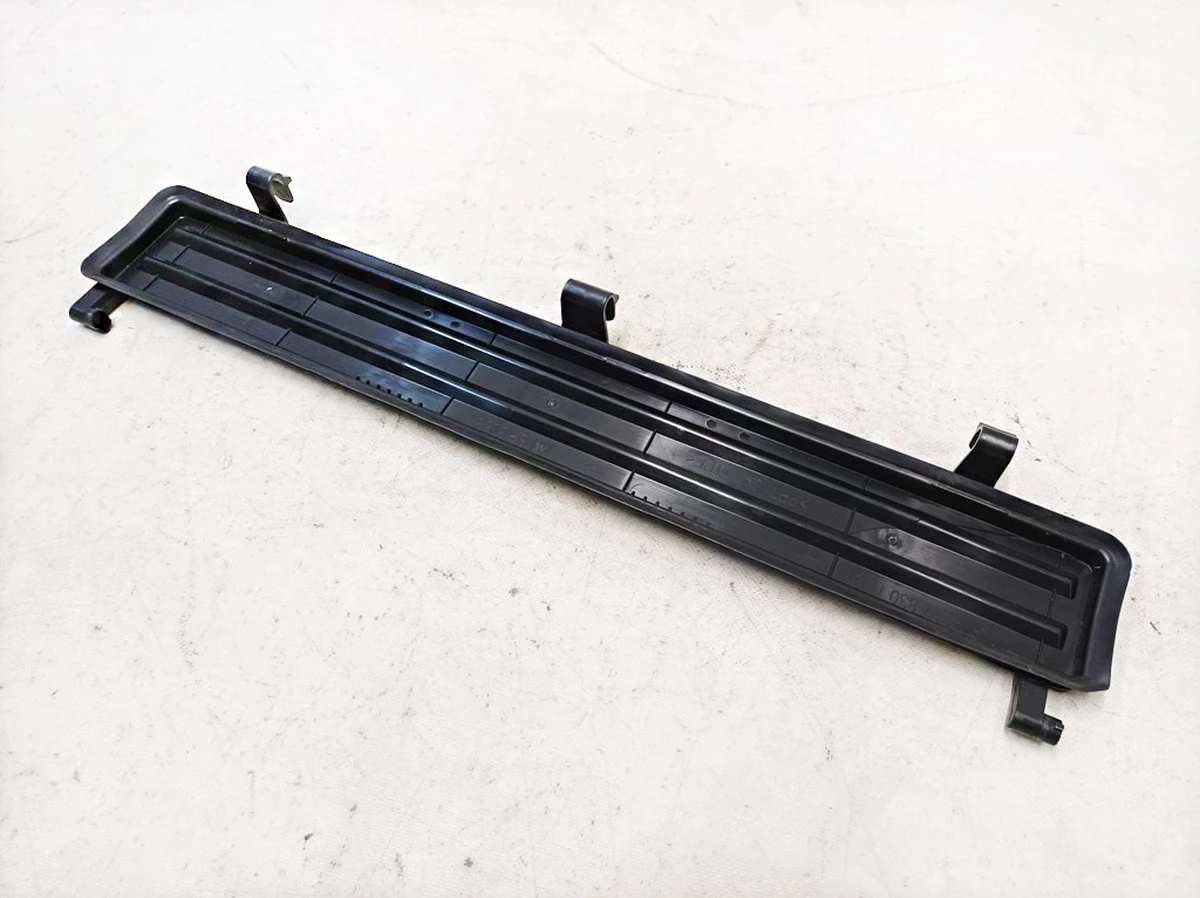 Кришка корпусу повітряного фільтра з пошкодженням Mercedes EQS A2978307201