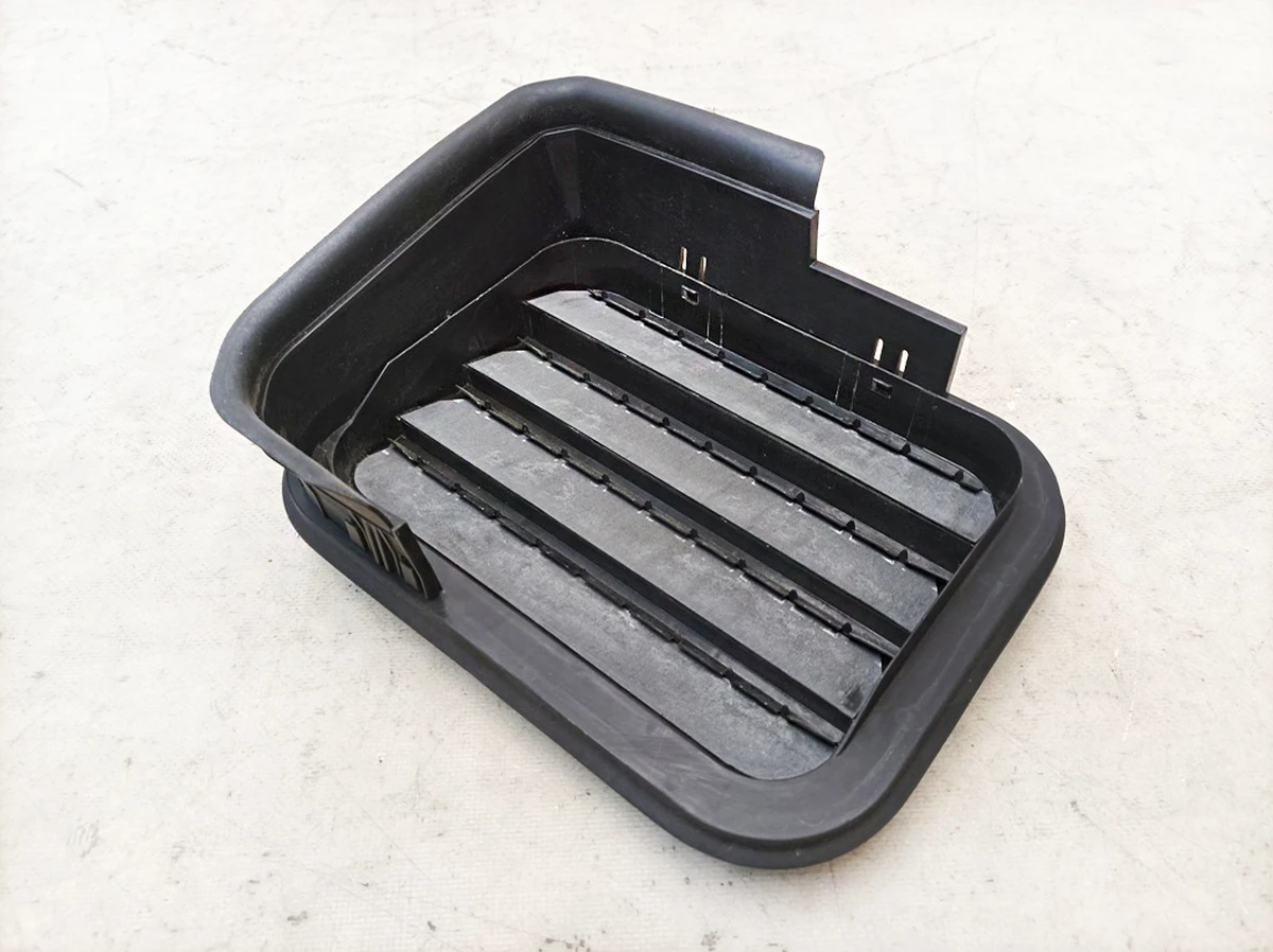 Клапан вентиляційний задній лівий Mercedes EQS A2978309801