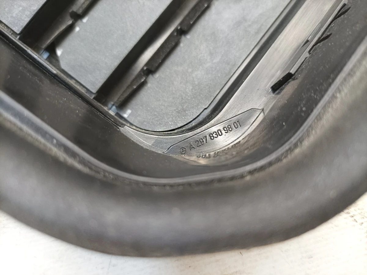 Клапан вентиляційний задній лівий Mercedes EQS A2978309801