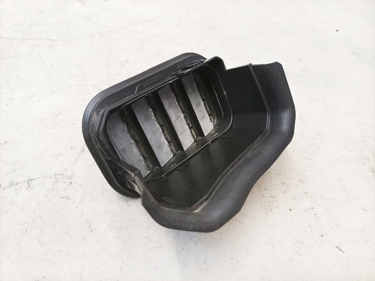 Клапан вентиляционный задний правый Mercedes EQS A2978309901