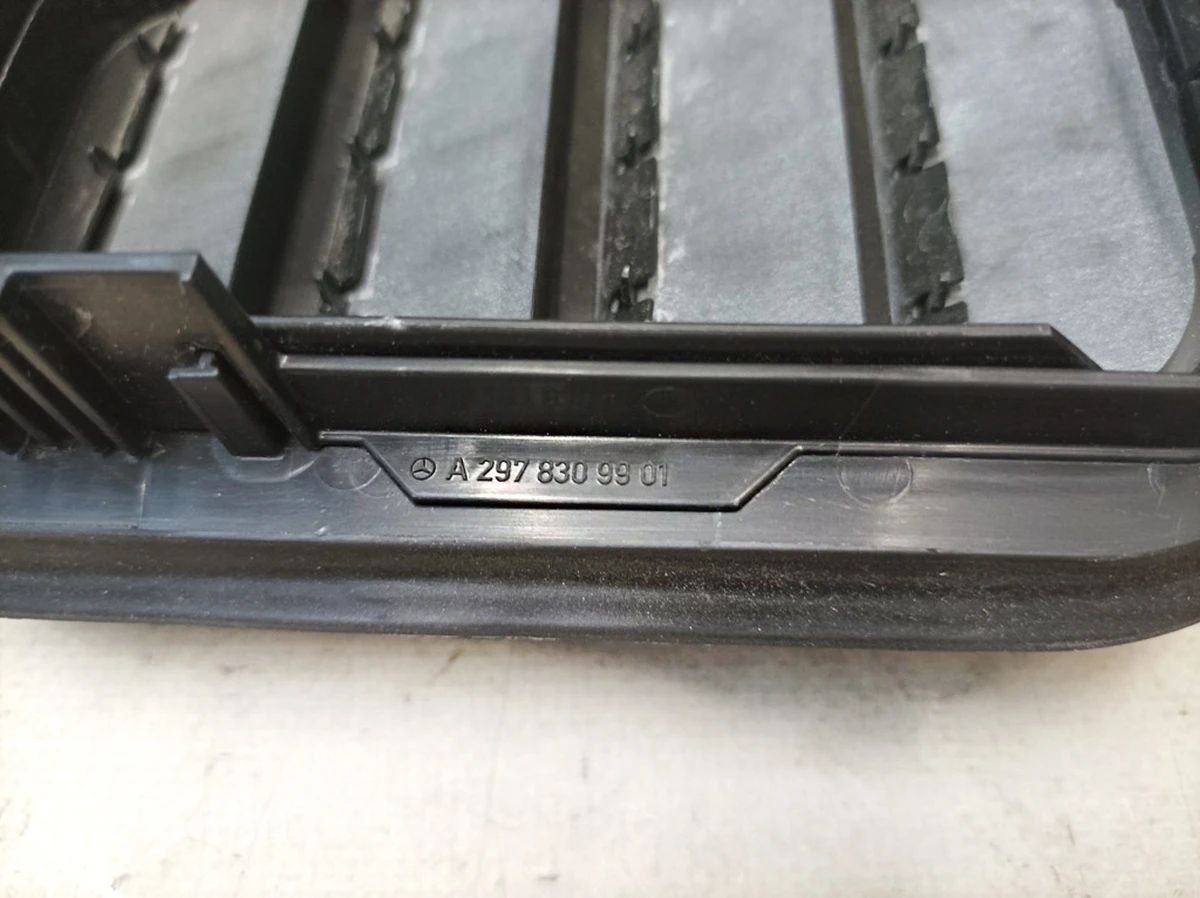 Клапан вентиляционный задний правый Mercedes EQS A2978309901