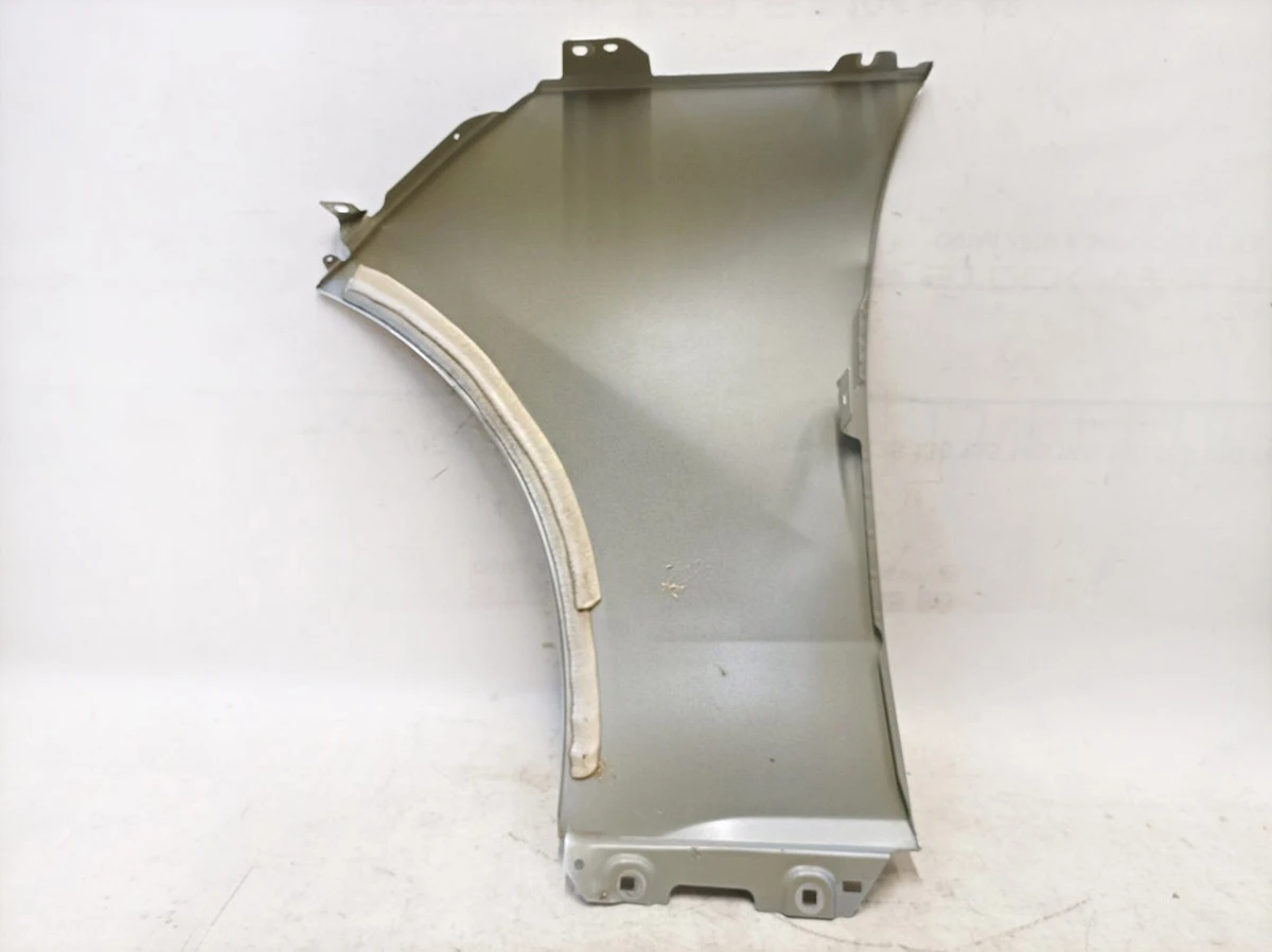Крило переднє праве 922 Hightech Silber з пошкодженням Mercedes EQS A2978810200