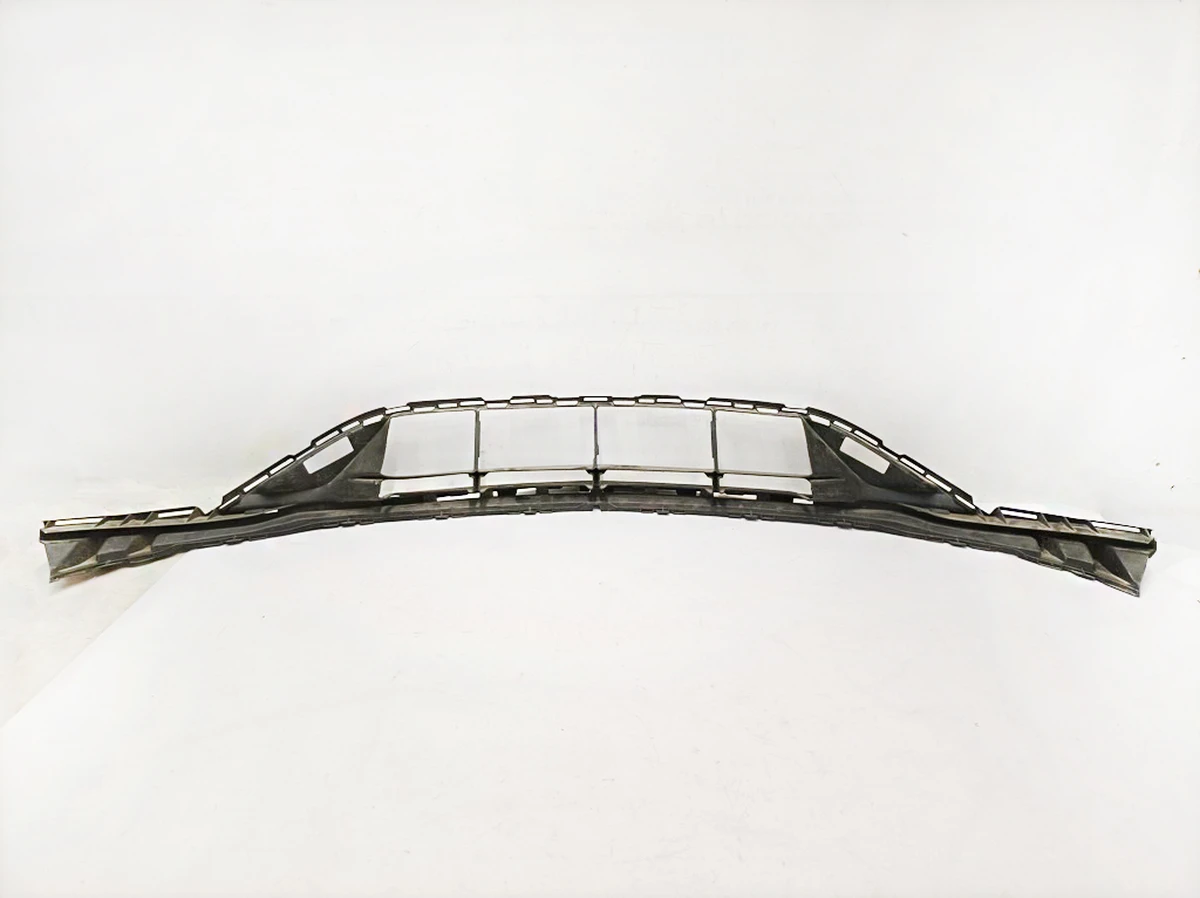 Решетка бампера переднего нижняя центральная (с мелкими повреждениями) Mercedes EQS A2978850002