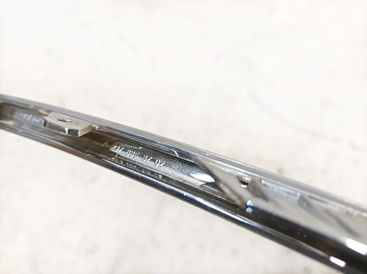 Накладка молдинг левая бампера переднего Mercedes EQS A2978853702