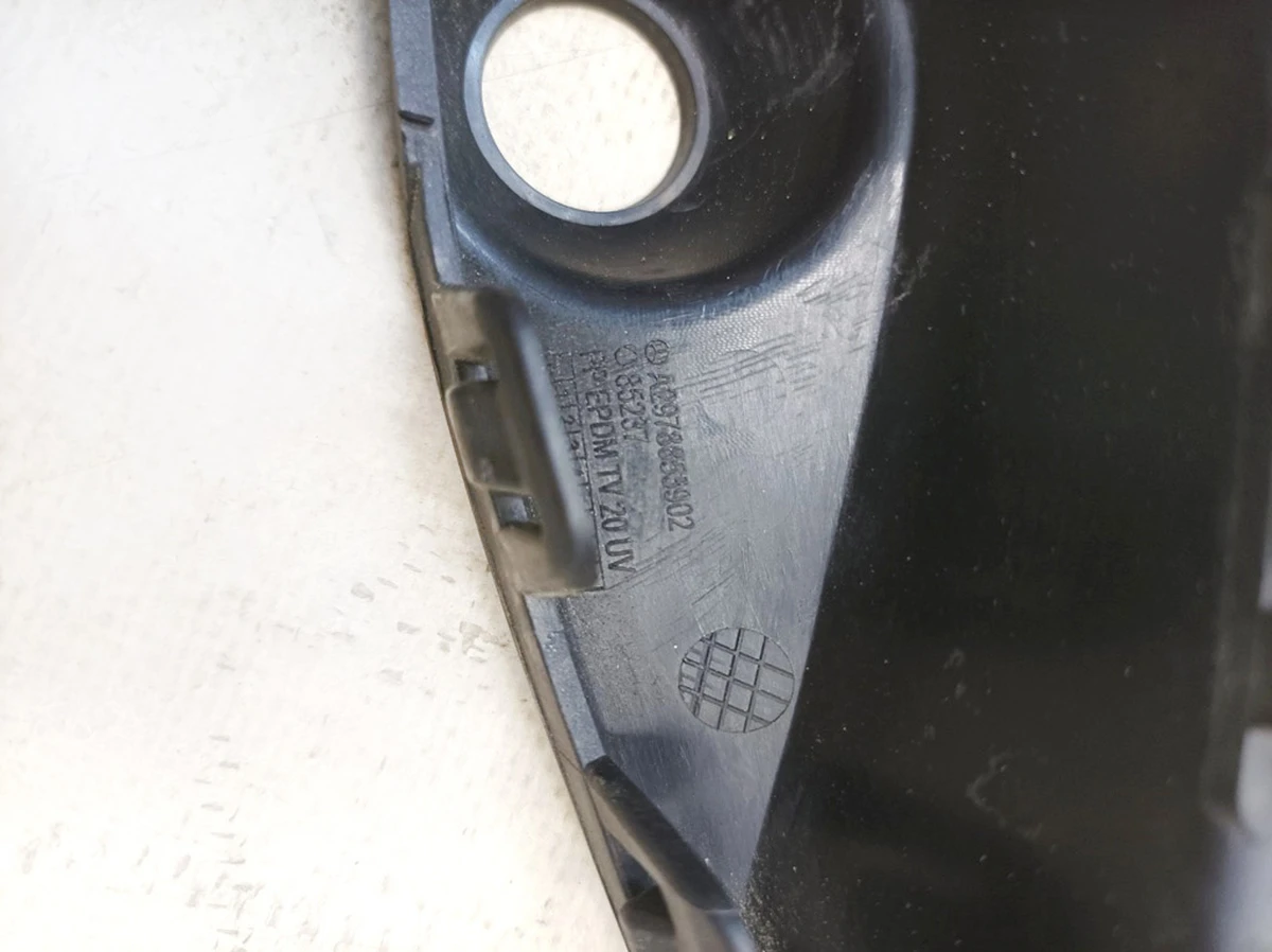 Накладнка бампера переднего в сборе с креплением парктроника правая Mercedes EQS A2978853902