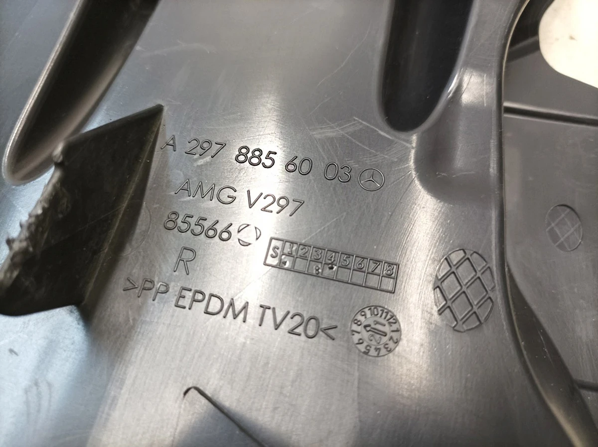 Накладка бампера переднього сегмент повітропроводу права Mercedes EQS A2978856003