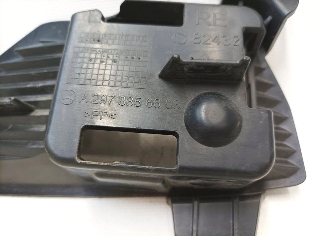 Кронштейн радара передній правий Mercedes EQS A2978856603