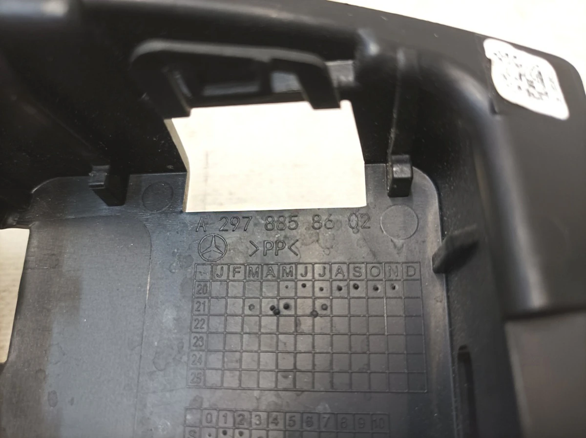 Тримач датчика радара задній правий Mercedes EQS A2978858602