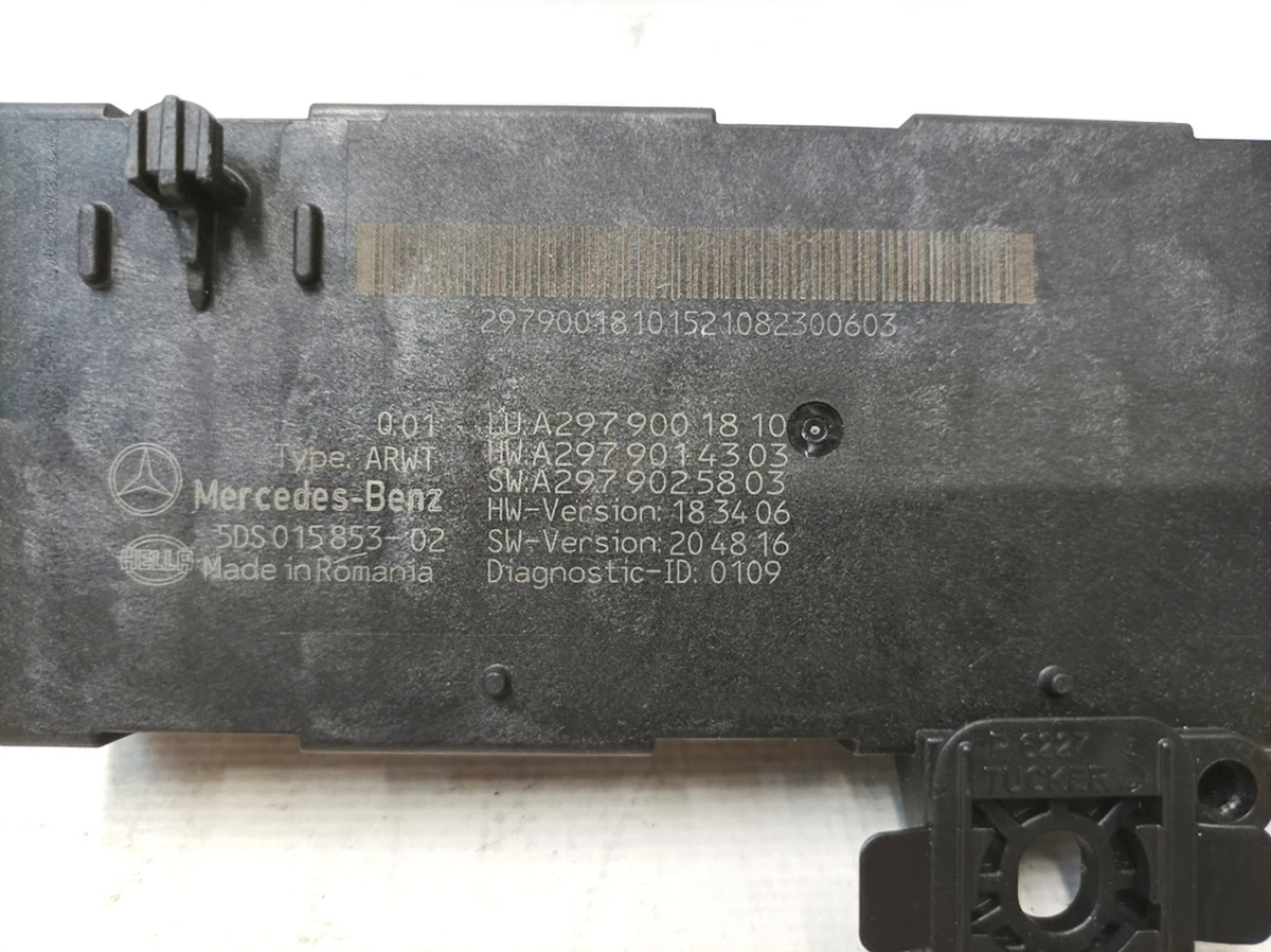 Блок управління кришкою багажника Mercedes EQS A2979001810