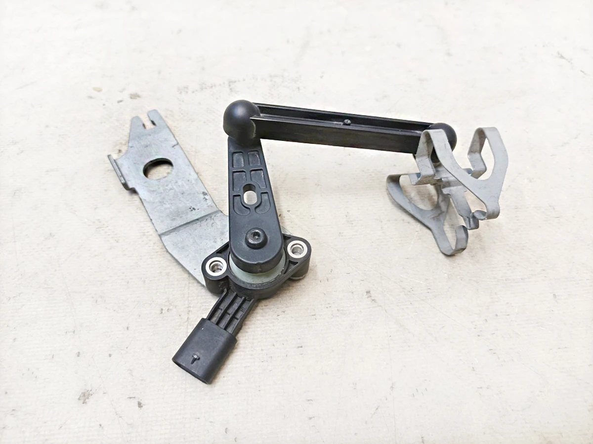 Датчик кута повороту передній правий A0009053713 Mercedes EQS A2979051001