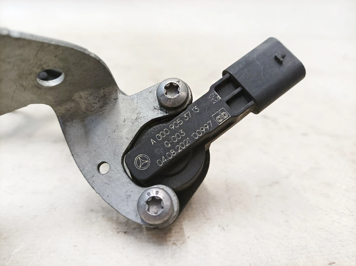 Датчик кута повороту задній правий A0009053713 Mercedes EQS A2979051602