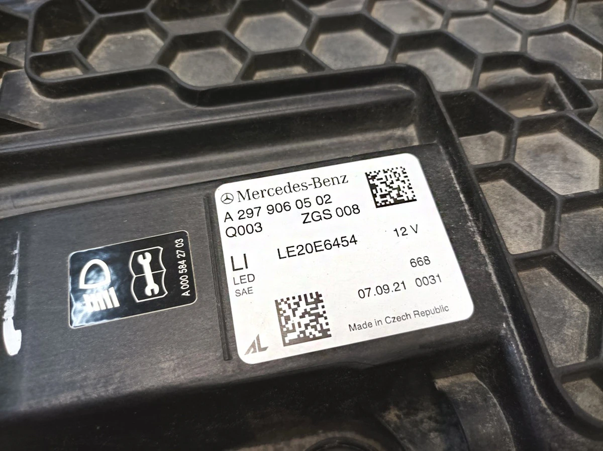 Left LED headlight (damaged) Mercedes EQS A2979060502