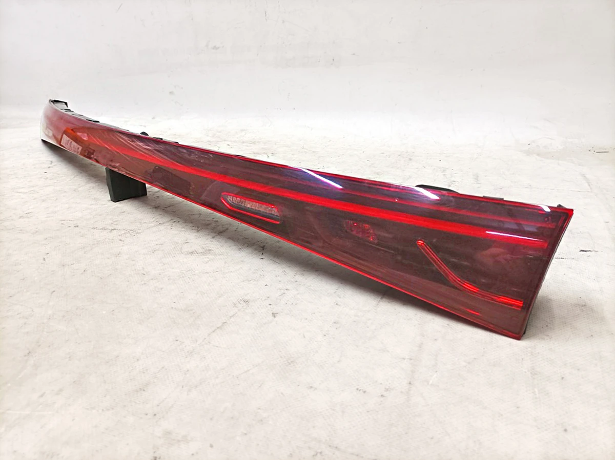 Ліхтар задній кришки багажника Mercedes EQS A2979063500