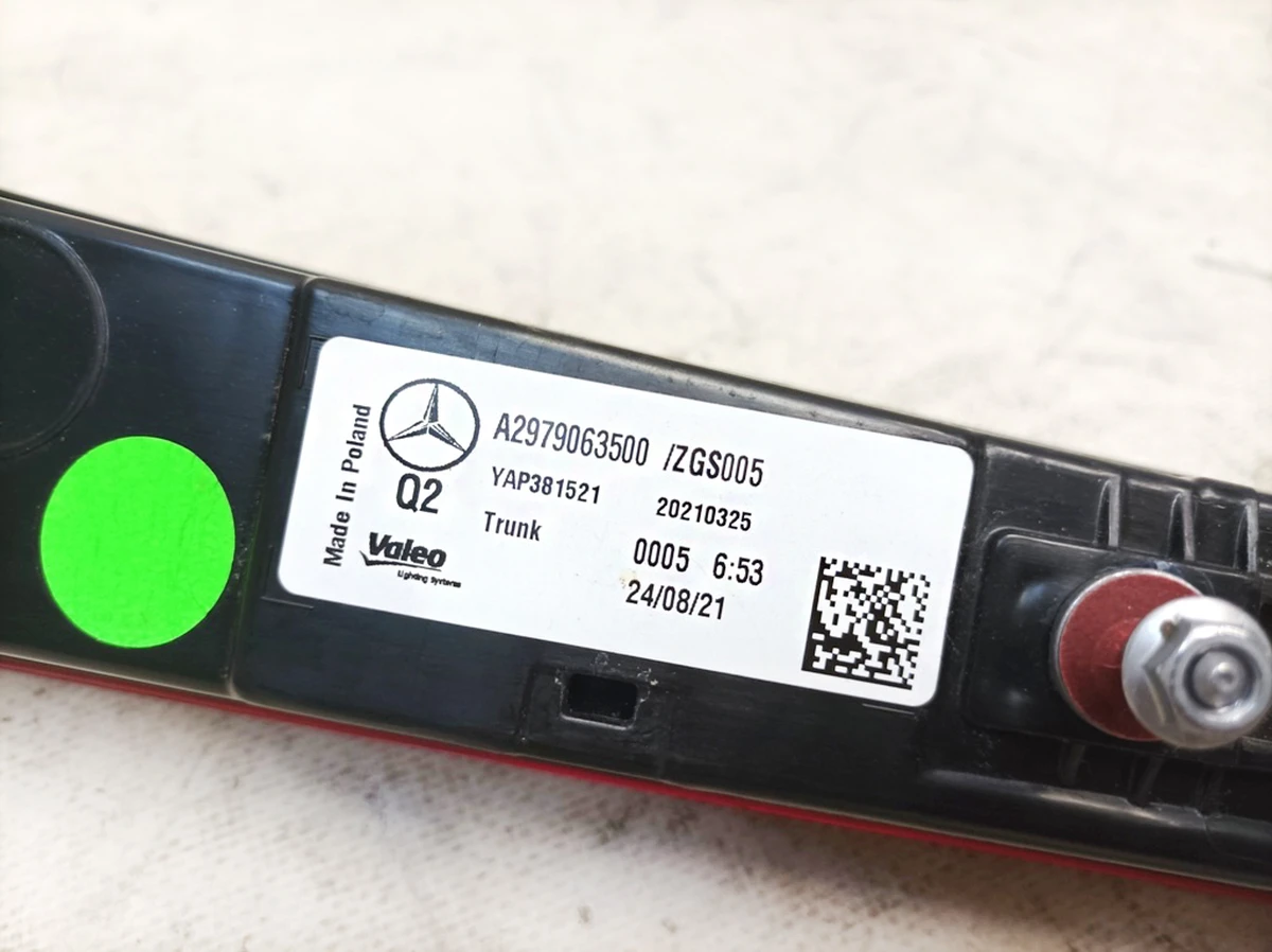 Ліхтар задній кришки багажника Mercedes EQS A2979063500