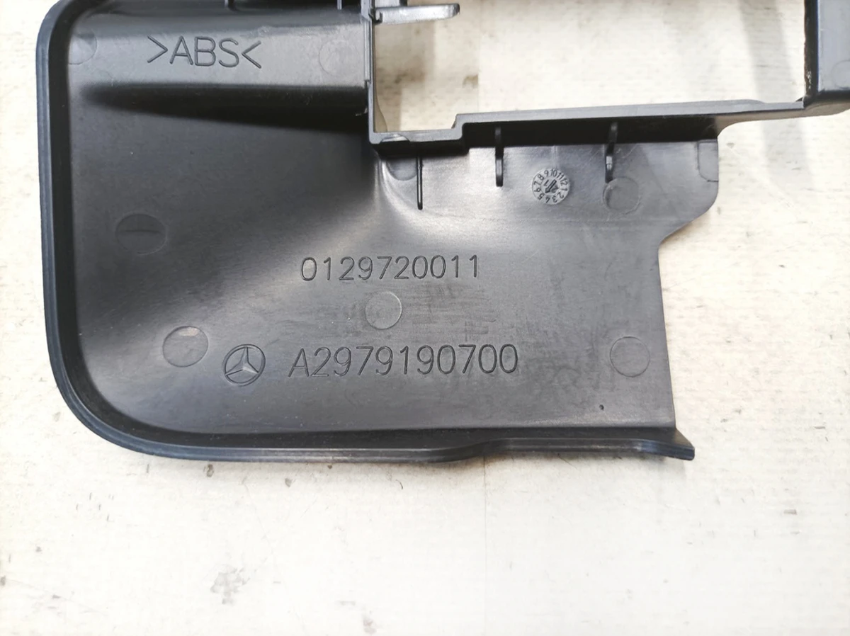 Накладка направляющей салазки внешняя передняя левая Mercedes EQS A2979190700