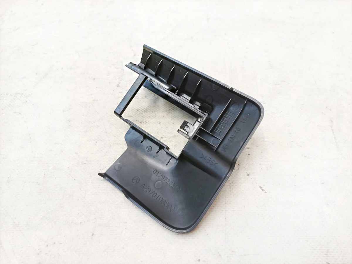 Накладка направляющей салазки внешняя передняя правая Mercedes EQS A2979190800