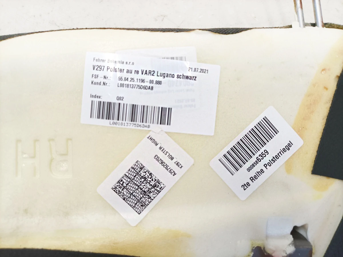 Боковая поддержка спинки сиденья второго ряда правая 9E43 Mercedes EQS A2979206203