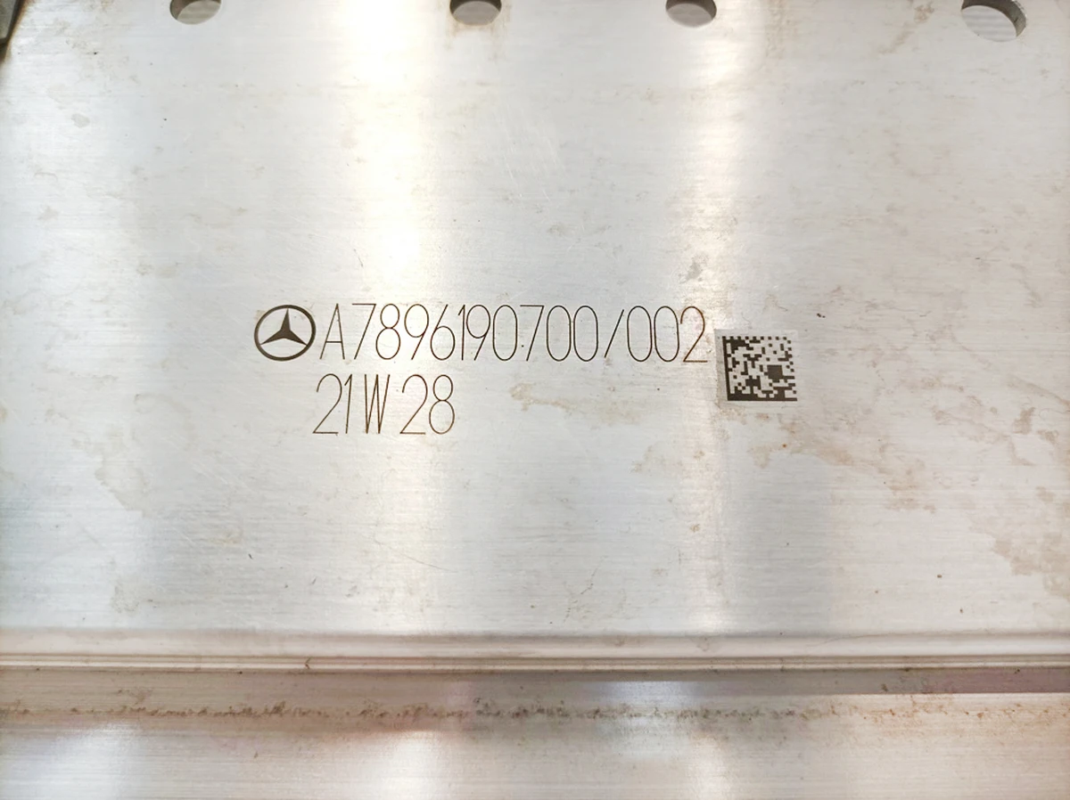 Кронштейн високовольтної батареї передній Mercedes EQS A7896190700