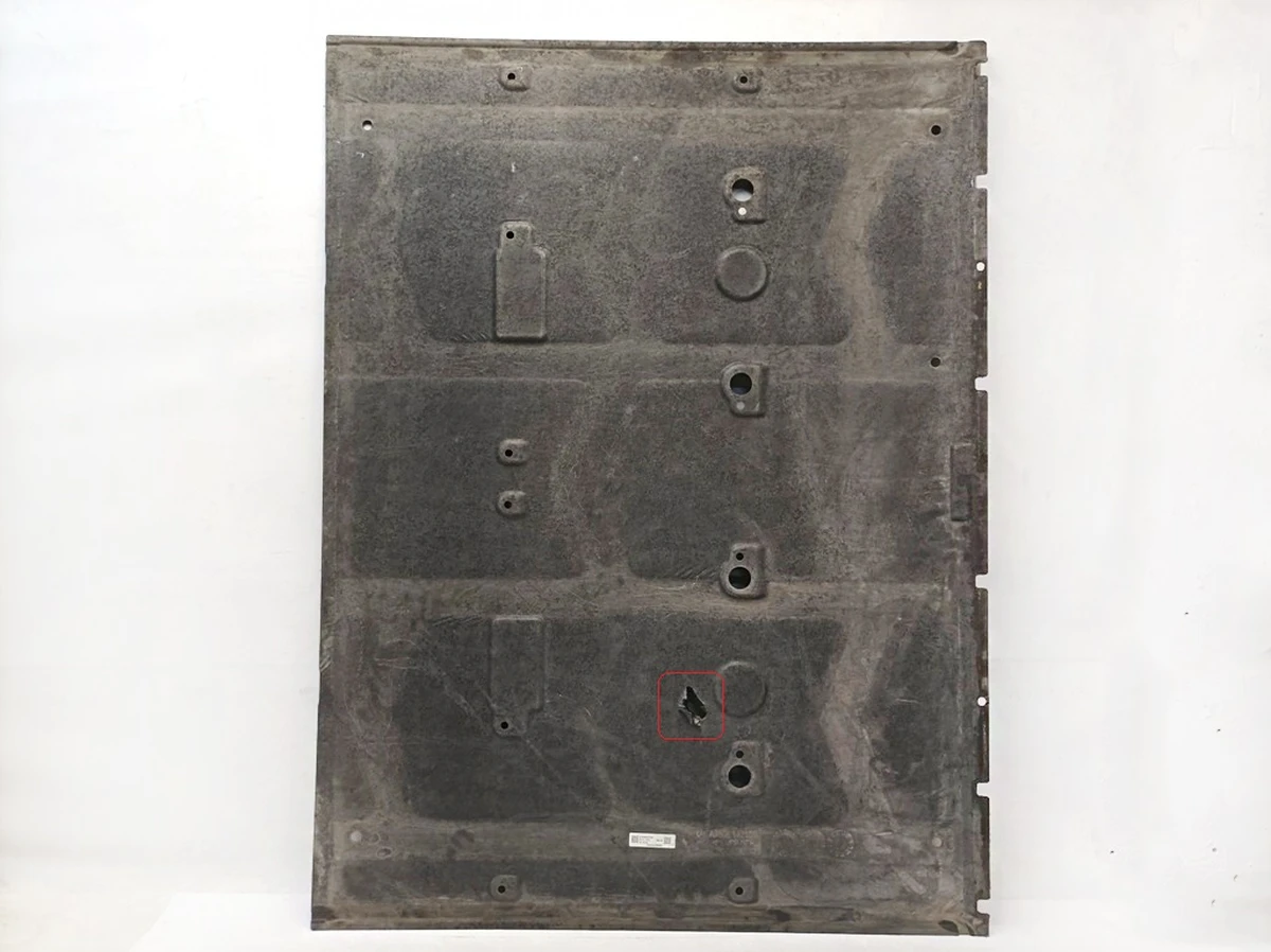 Захист днища (високовольтна батарея) з пошкодженням Mercedes EQS A7896842100