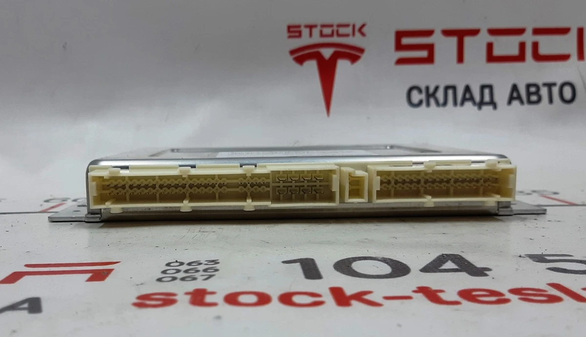 3 Блок управления пневмо подвеской Tesla model S 6006413-00-D