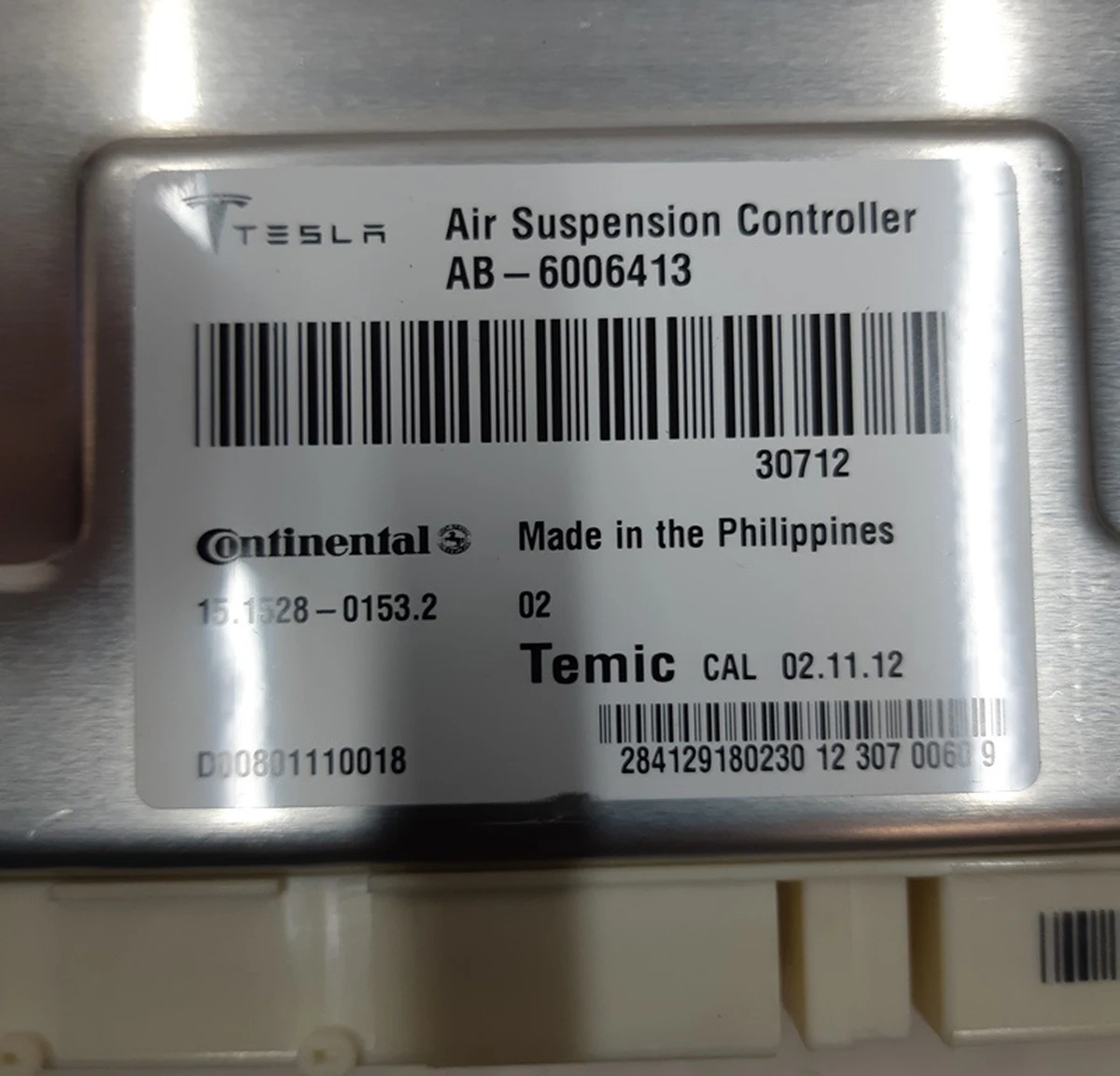 3 Блок управления пневмо подвеской Tesla model S 6006413-00-D